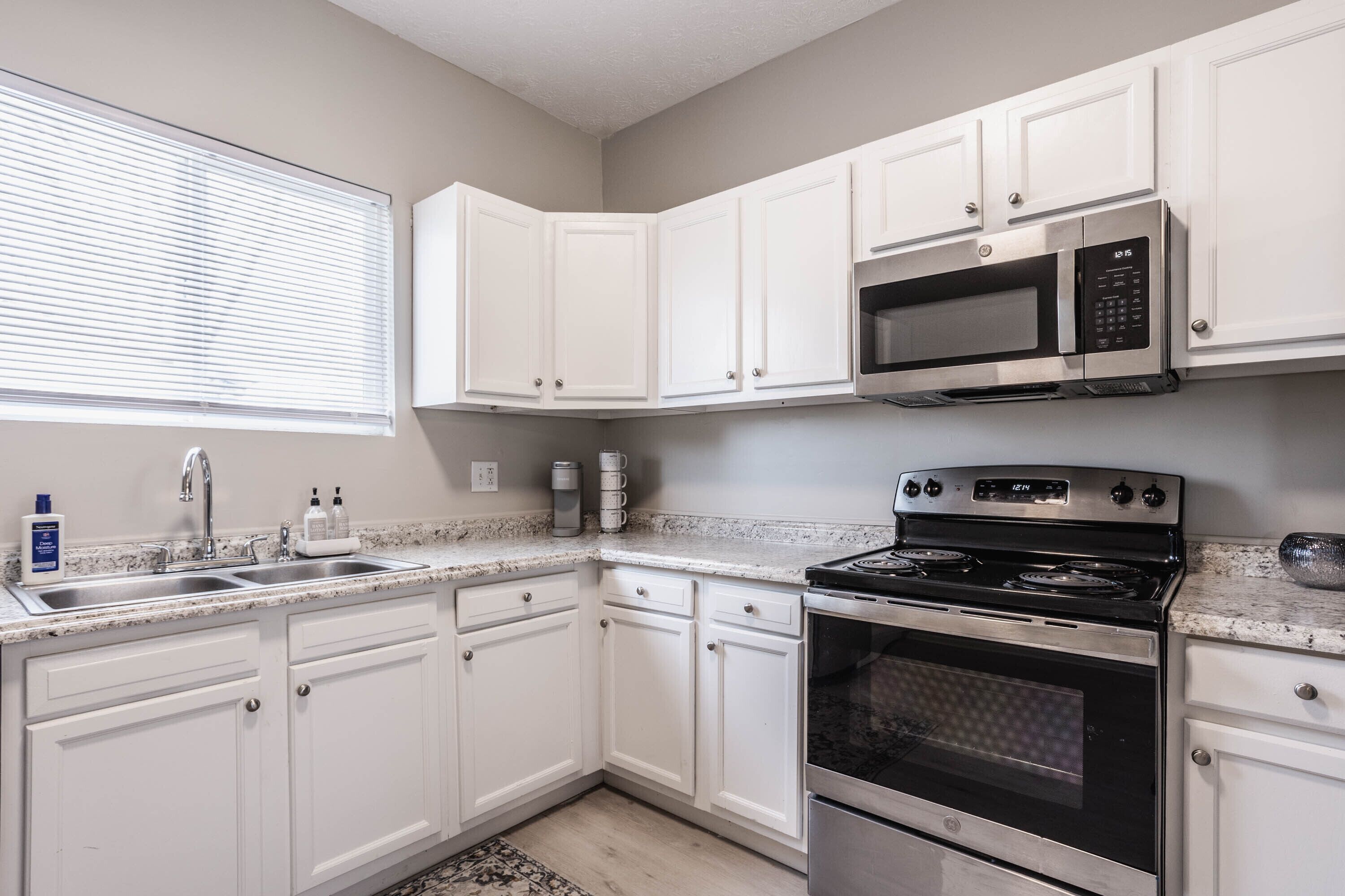 Grand Park, Westfield, Space For Entire Team, Sleeps 30 comfortably. Unit A