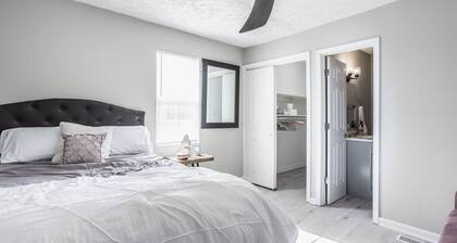 Grand Park, Westfield, Space For Entire Team, Sleeps 30 comfortably. Unit A