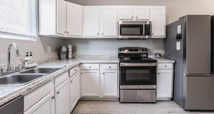 Grand Park, Westfield, Space For Entire Team, Sleeps 30 comfortably. Unit A