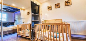 2 bedrooms, in-room safe, iron/ironing board, free WiFi - Modern 2-room apartment in Allgäu style with alpine panorama in a central location. (Pfronten)