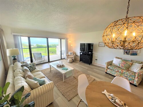 Amazing ocean view, 2 pools, easy beach access