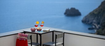 Casa Madonna Del Mare- Villa with sea view, a few steps from the beach
