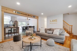 TV, caminetto, tavolo da ping pong