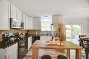 冰箱、微波炉、烤箱、炉灶