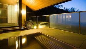 A modern interior with a reflective floor, a wooden ceiling, and a view through a glass partition. - Yuwaku Onsen Sakaeya Ryokan (Kanazawa)