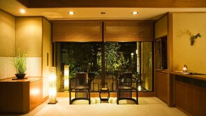 Lobby - Yuwaku Onsen Sakaeya Ryokan (Kanazawa)