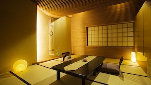 A traditional Japanese room with tatami flooring, a low table, and sliding doors. - Yuwaku Onsen Sakaeya Ryokan (Kanazawa)