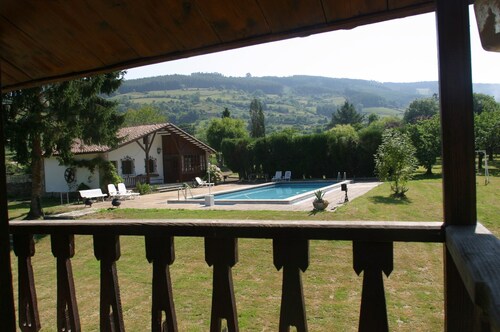 Villa with large garden areas and huge pool 15 minutes from the beaches