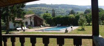 Villa with large garden areas and huge pool 15 minutes from the beaches