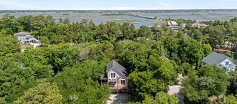 Peaceful 3BR/2.5BA home, easy walk/bike to beach