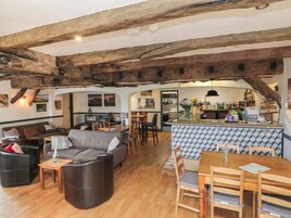 Cottage | Bar (on property)