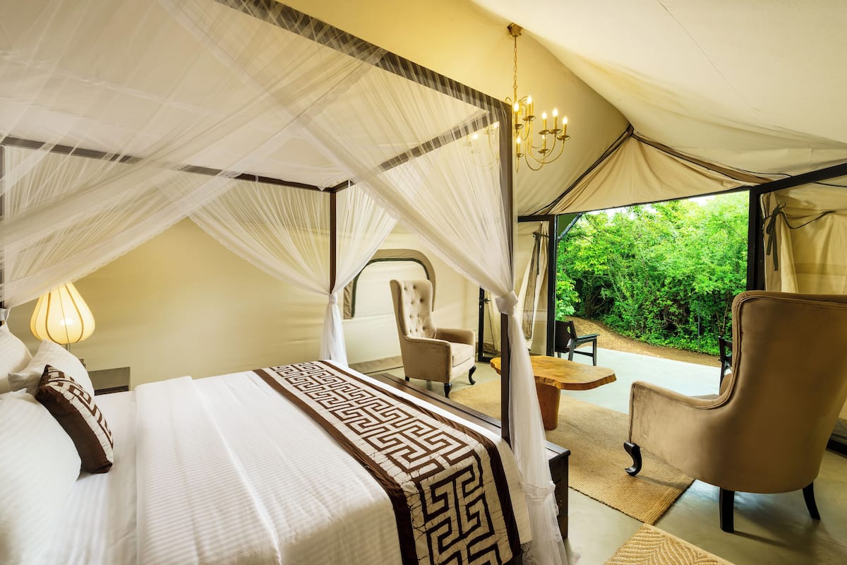 Laptop workspace, free cots/infant beds, bed sheets