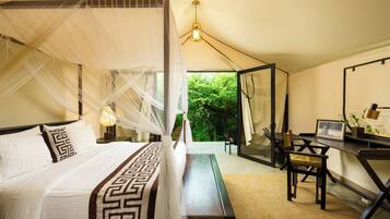 Phòng đôi Deluxe | Khu vực làm việc phù hợp cho laptop