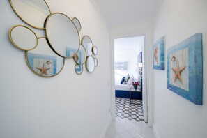 House | 3 bedrooms, desk