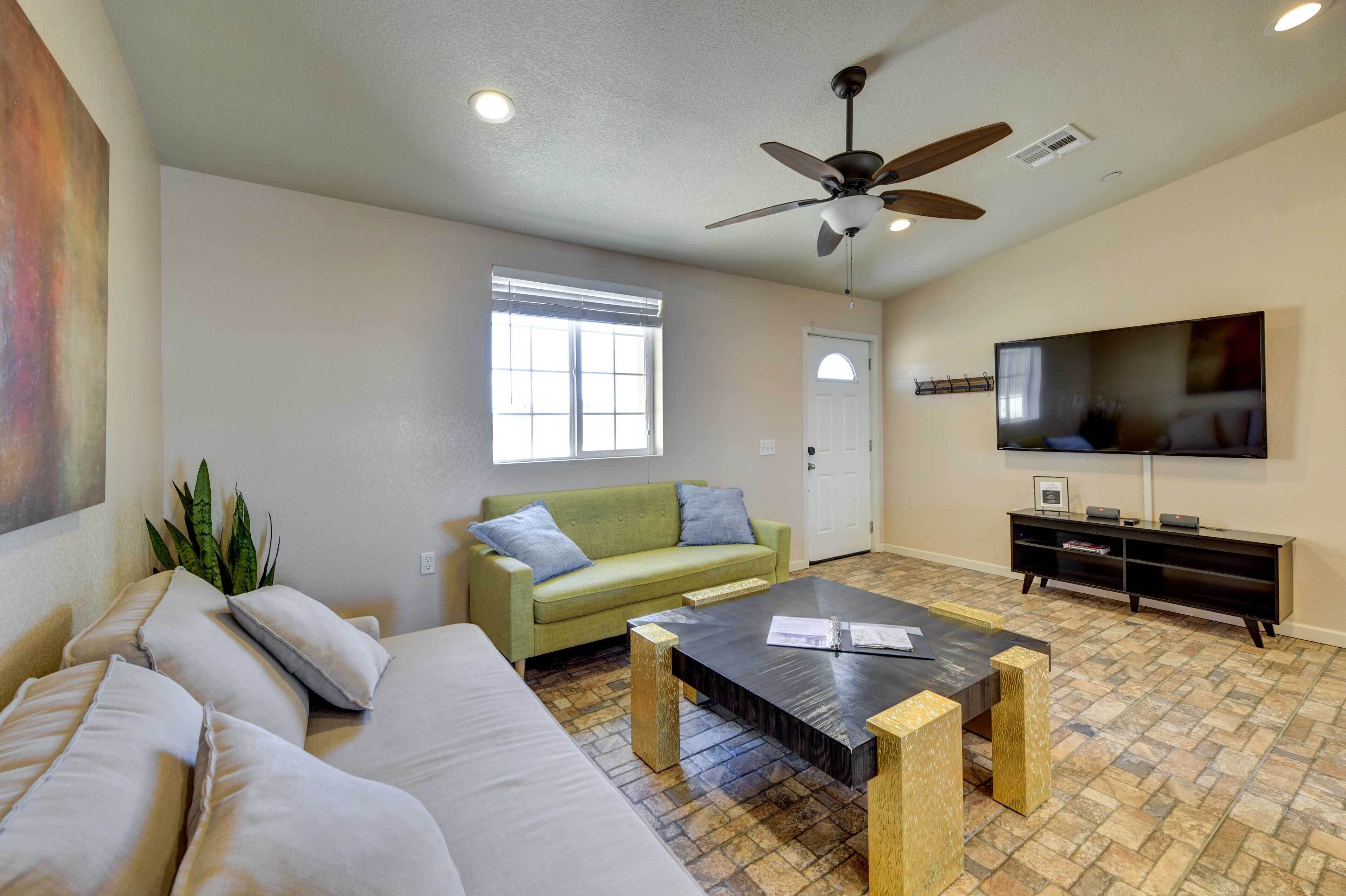 Sunny California Retreat - Patio, Grill & Hot Tub!