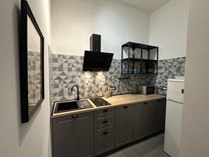 Refrigerador, microondas, lavavajillas, cafetera/tetera