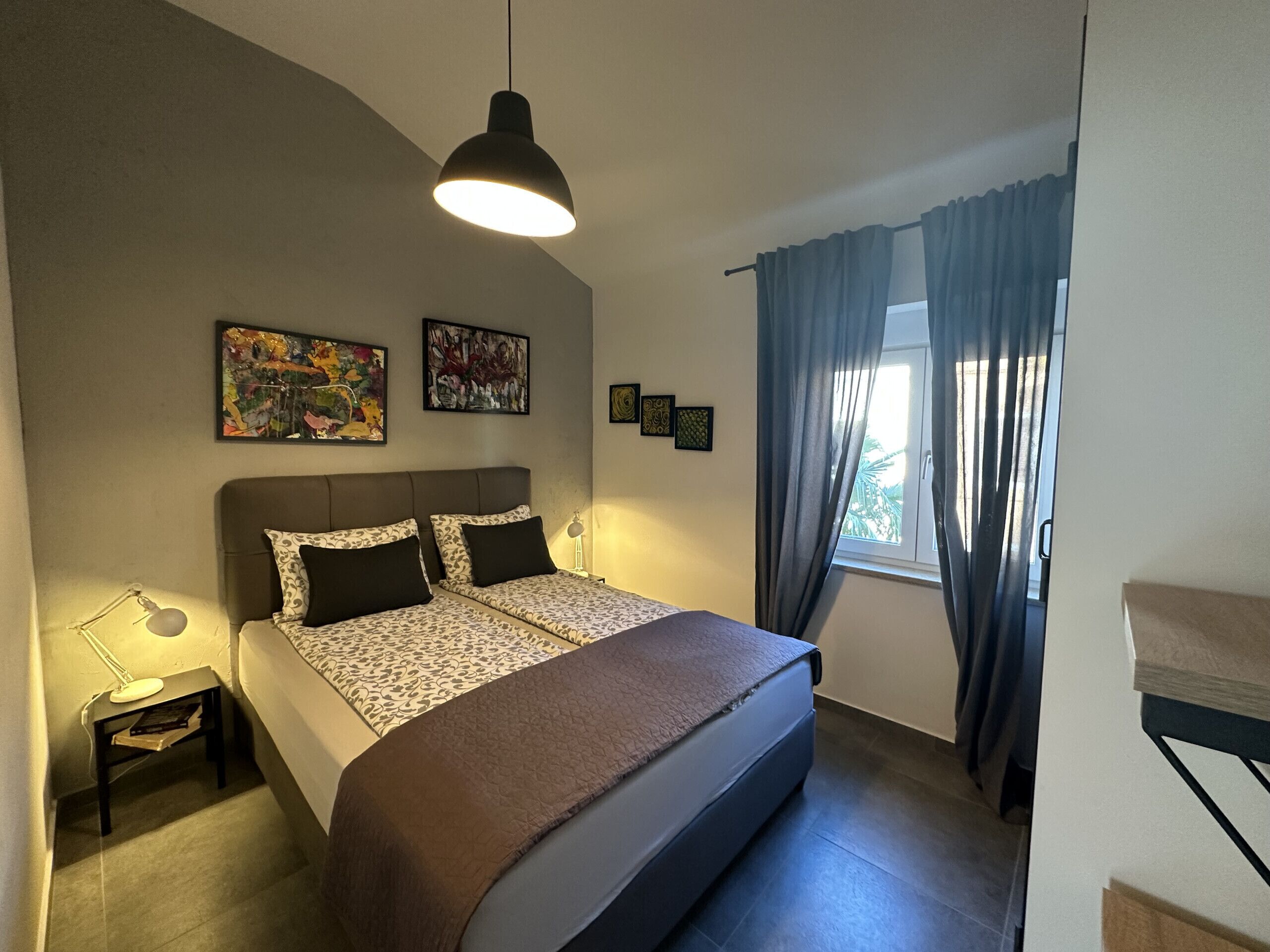 1 slaapkamer, een strijkplank/strijkijzer, gratis wifi, beddengoed