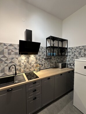 Kühlschrank, Mikrowelle, Geschirrspüler