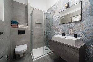 Dusch, hårtork och handdukar