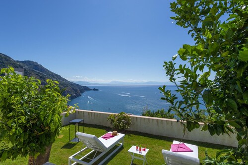 Villa Ecuba - Villa for Groups in a Strategic Position