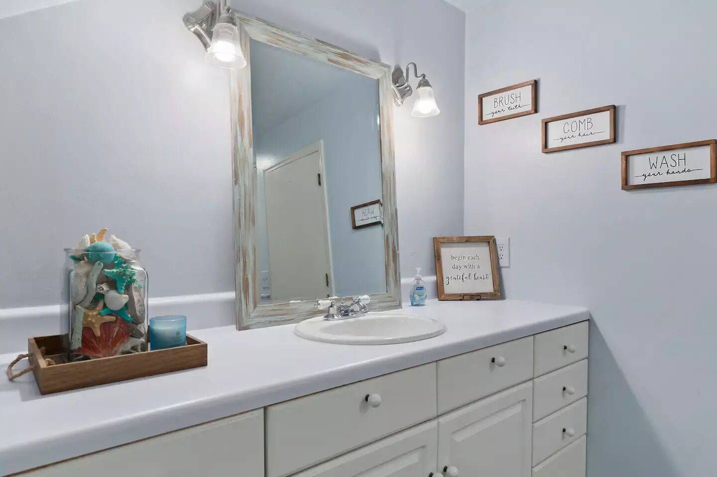 Stunning Farmhouse • Log Cabin • RIVER!