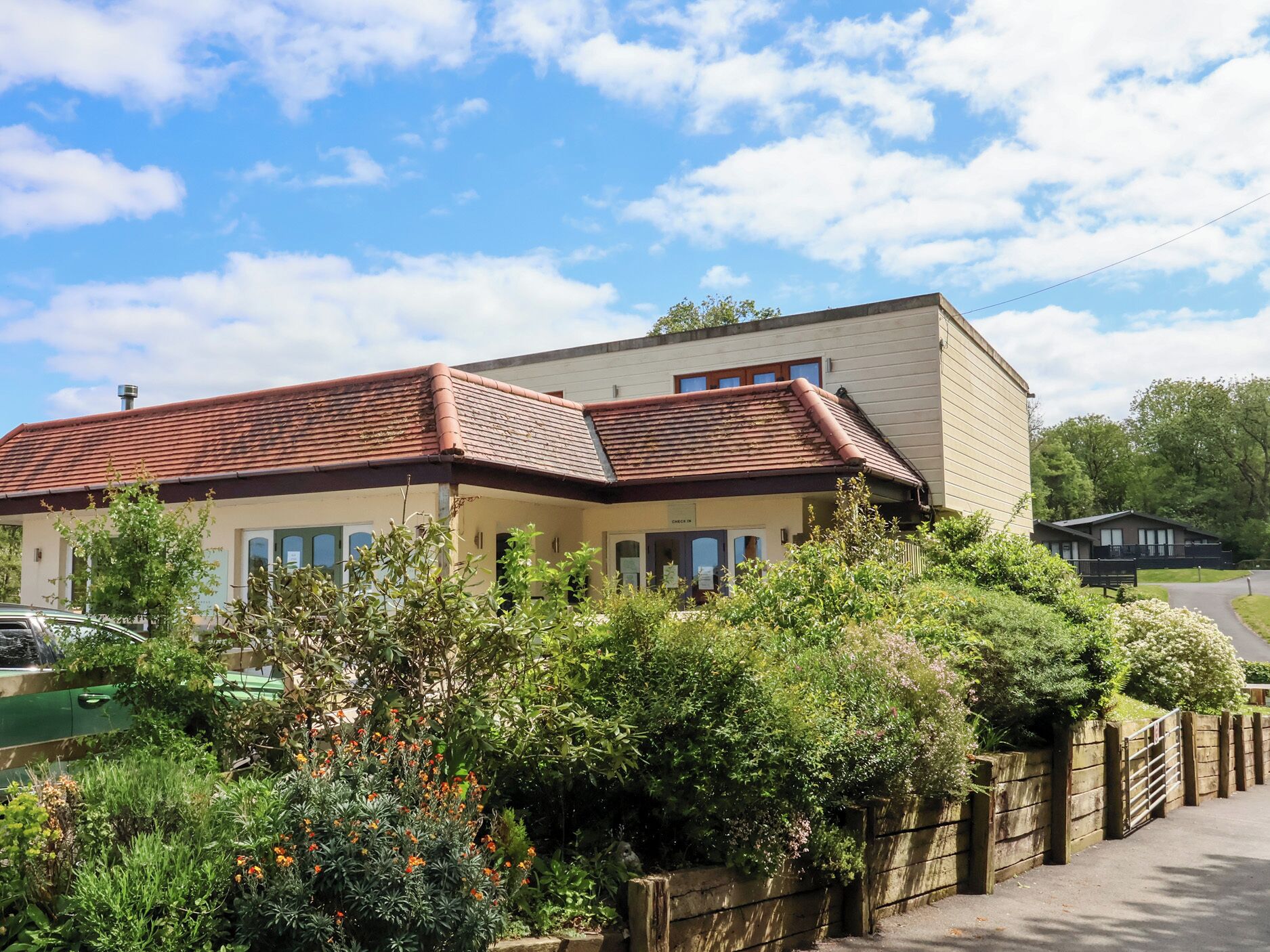 المنشأة من الخارج