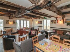 Cottage | Living area