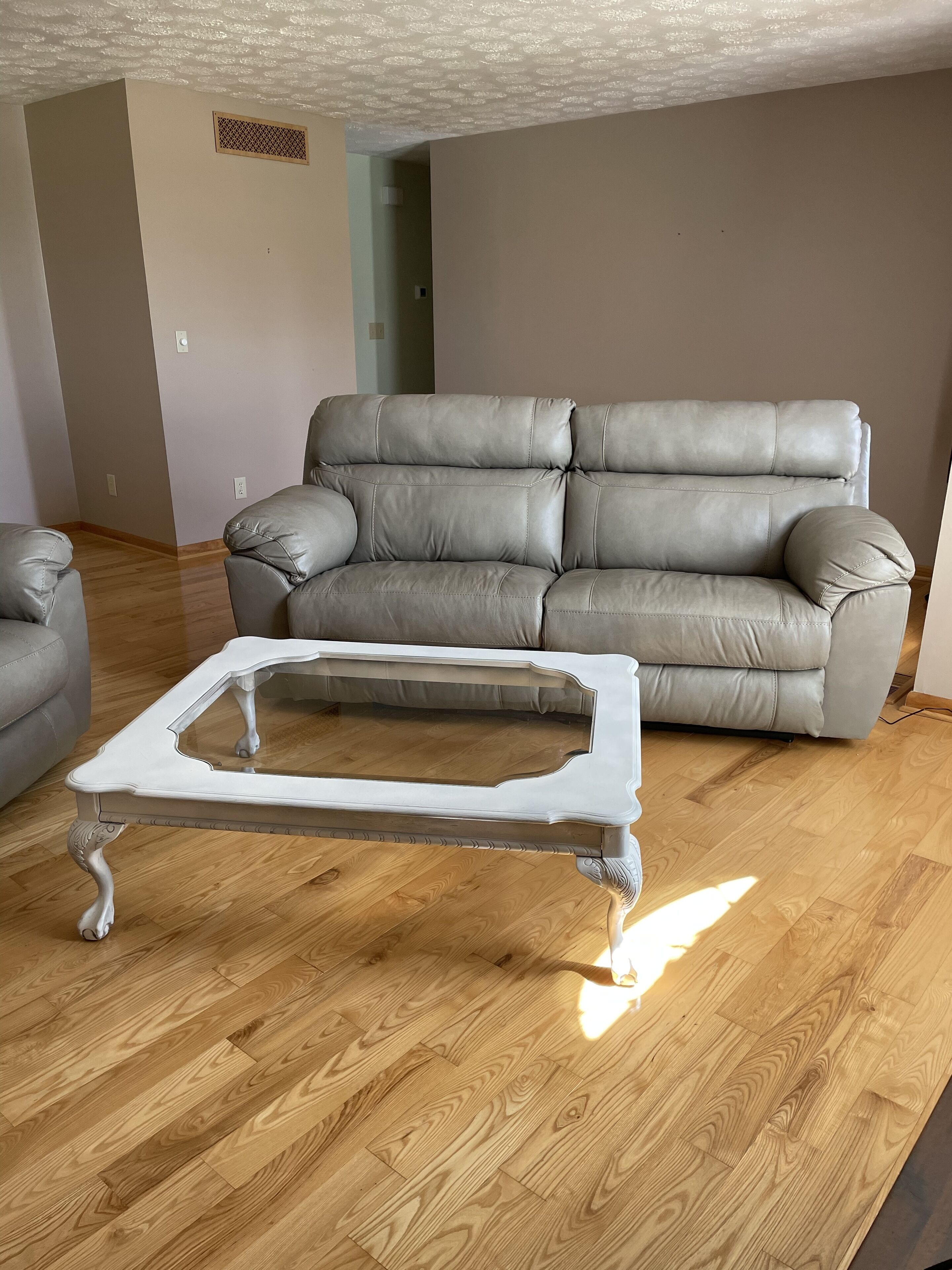 Cozy escape minutes from The Ark!