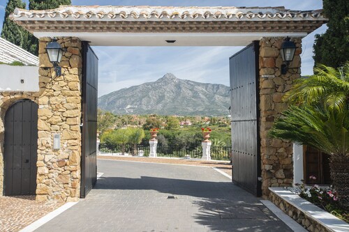 Marbella Arena - a beautiful holiday rental townhouse on the doorstep of Puerto Banus
