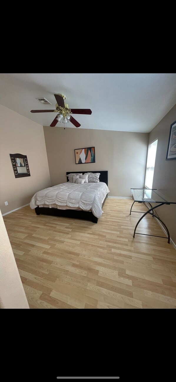 3 chambres, bureau, fer et planche à repasser, Wi-Fi gratuit