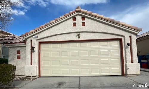 Pet Friendly! GREAT SPECIALS! 3-Bedrooms, Quiet and 13 min to The Strip!