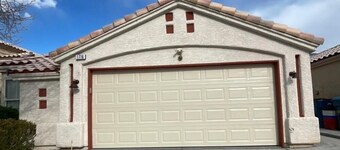 Pet Friendly! GREAT SPECIALS! 3-Bedrooms, Quiet and 13 min to The Strip!