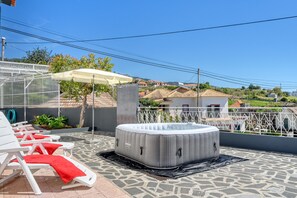 Bañera de hidromasaje exterior