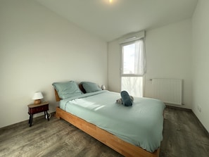 2 chambres, fer et planche à repasser, Wi-Fi gratuit, draps fournis