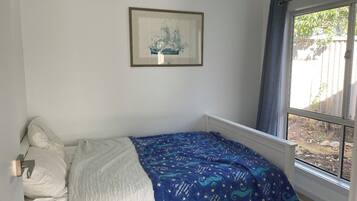 2 bedrooms, iron/ironing board, free WiFi, bed sheets