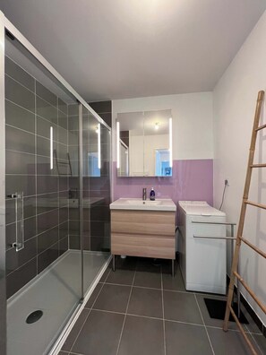 Bathtub