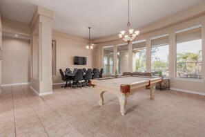Game room - Desert Oasis ★ Pool-Spa-Disc Golf-Ping Pong-Poker Table-Pool Table★ (Scottsdale)