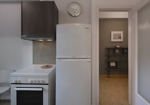 Fridge, oven, coffee/tea maker, electric kettle