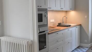 Geladeira, micro-ondas, fogão, cooktop