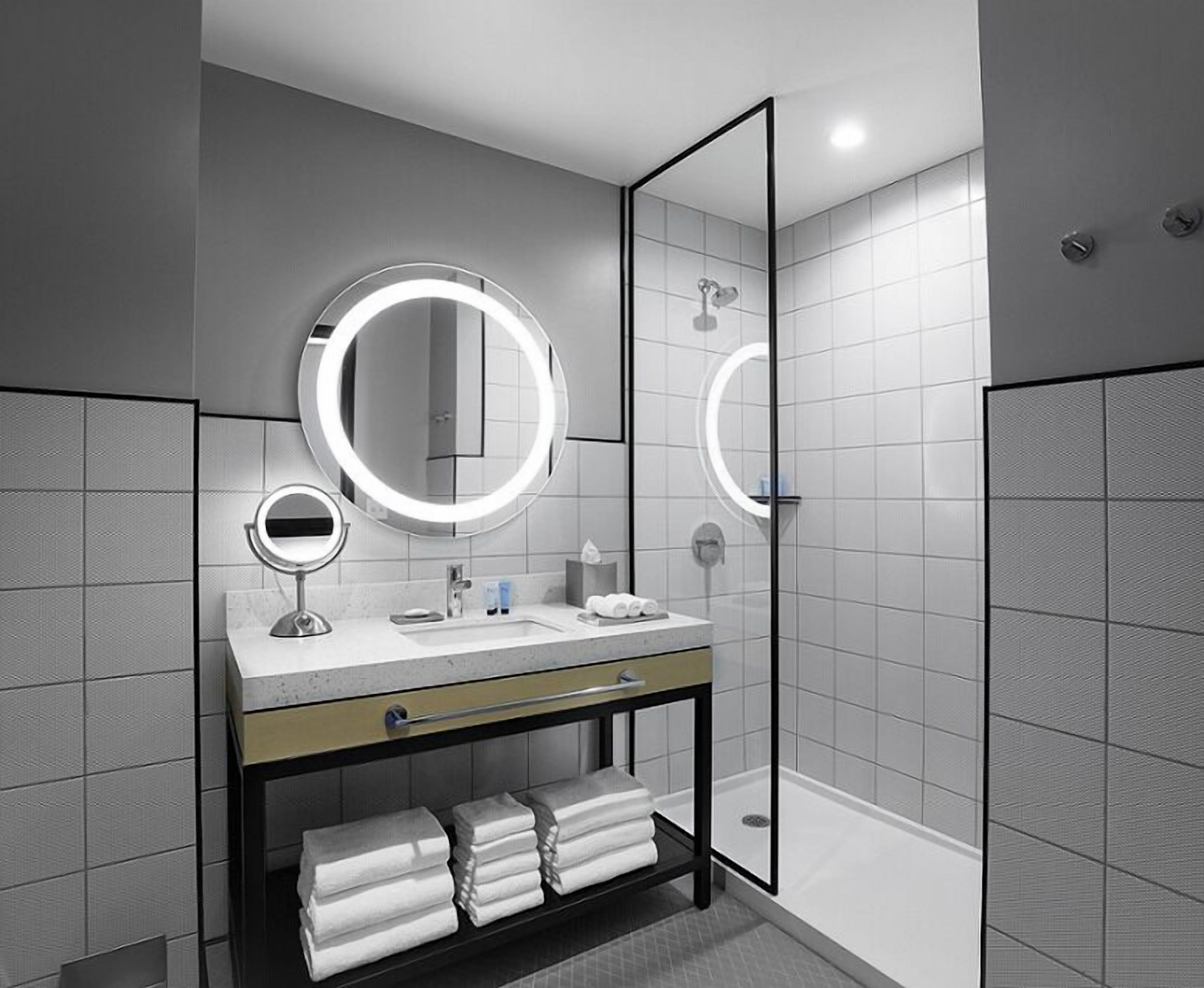 Just What You Were Looking For! Free Parking, Pets Allowed, Rooftop Pool