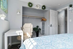 2 bedrooms, desk, WiFi