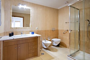 Bathtub, hair dryer, towels