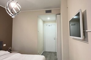 1 habitación, escritorio y sistema de insonorización 