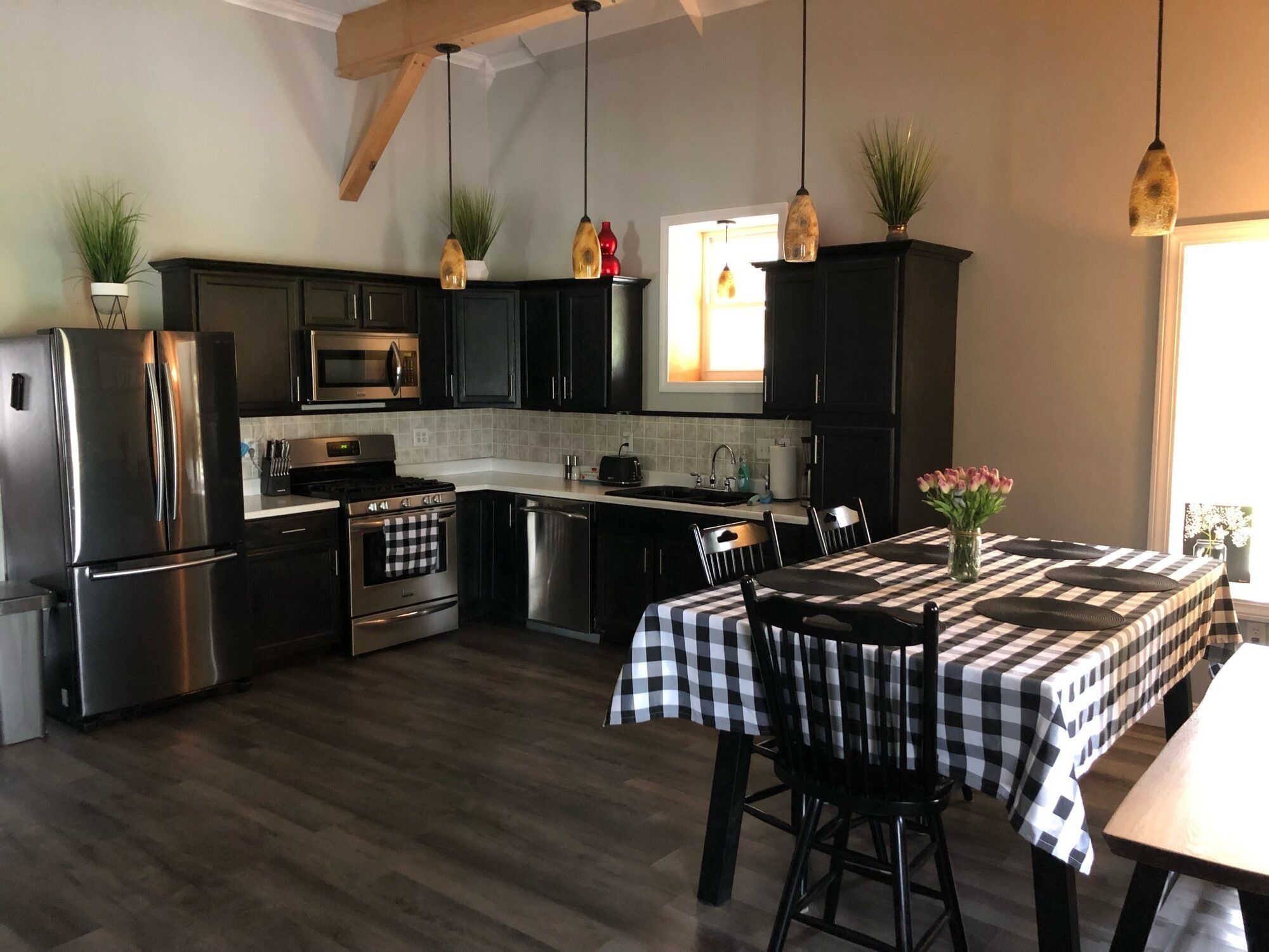 Fridge, microwave, dishwasher, coffee/tea maker