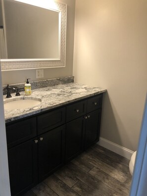 Combinazione doccia/vasca, asciugacapelli