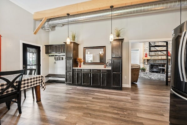 Interior - Country Farmhouse | Large Parking 4 bed/2 bath (Brewer)