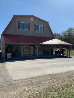 Exterior - Country Farmhouse | Large Parking 4 bed/2 bath (Brewer)