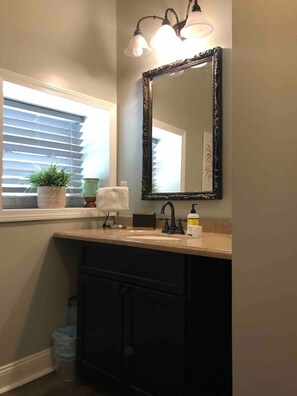 Combined shower/tub, hair dryer - Country Farmhouse | Large Parking 4 bed/2 bath (Brewer)
