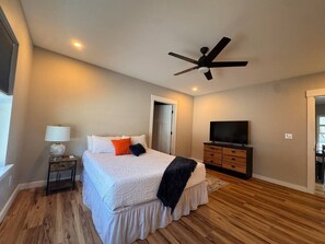 Desk, iron/ironing board, WiFi, bed sheets