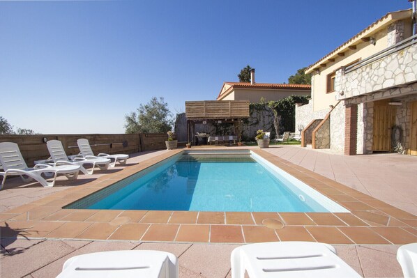 Pool - Indoor AND outdoor pools, Sauna, Gym, Games Area (Sant Pau d’Ordal)